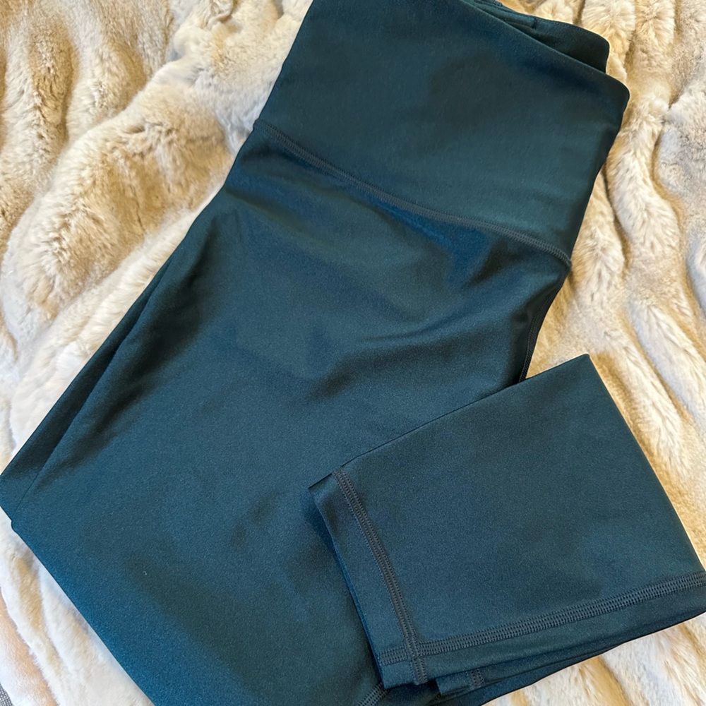 💵 NWOT | ATHLETA Ultra High Rise Sheen Legging in Cypress Green - Picture 6 of 9